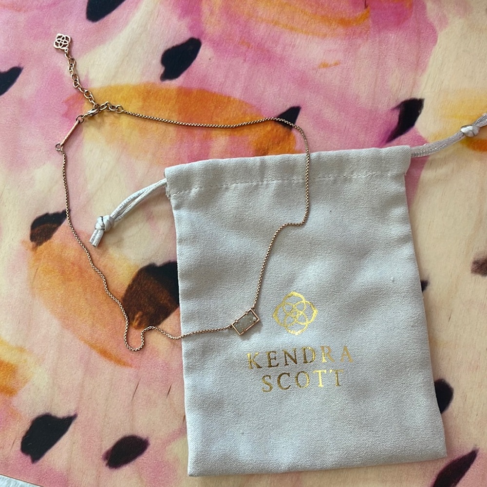 Kendra Scott necklace!!